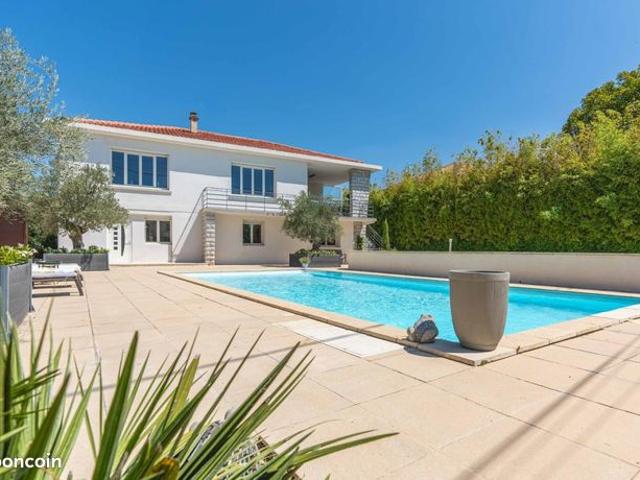 Maison 7 pièces 188 m²