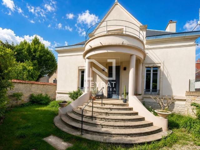 Maison 7 pièces 180 m²