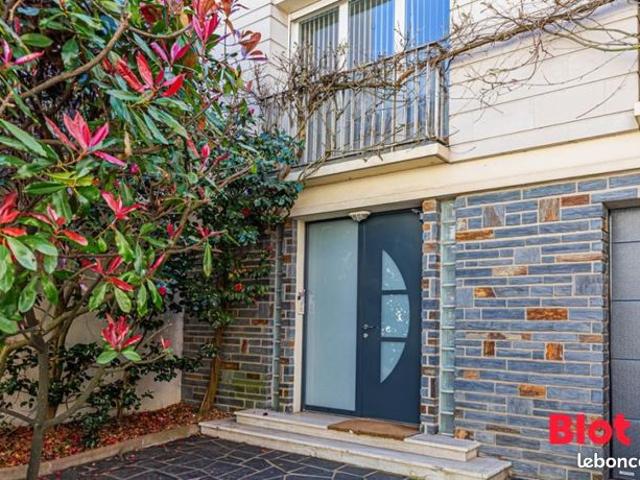 Maison 7 pièces 180 m²
