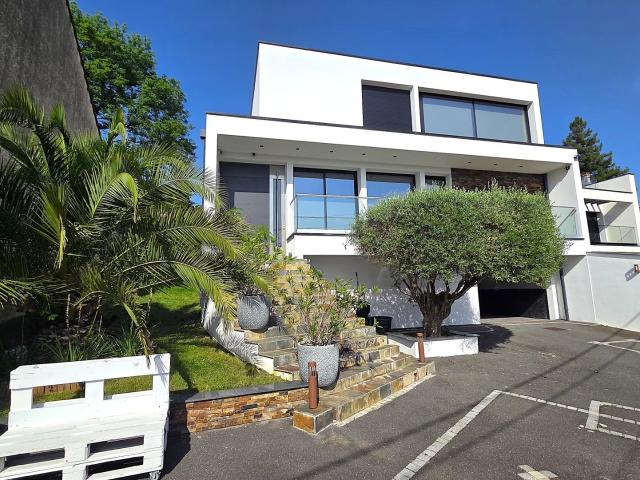 Maison 7 pièces 180 m²
