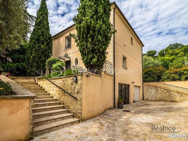 Maison 7 pièces 180 m²