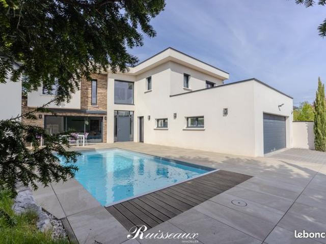 Maison 7 pièces 180 m²