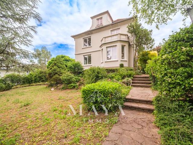 Maison 7 pièces 181 m²