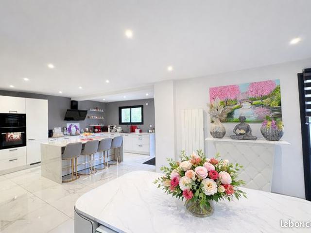 Maison 7 pièces 182 m²