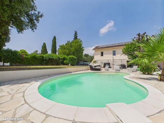 Maison 7 pièces 194 m²