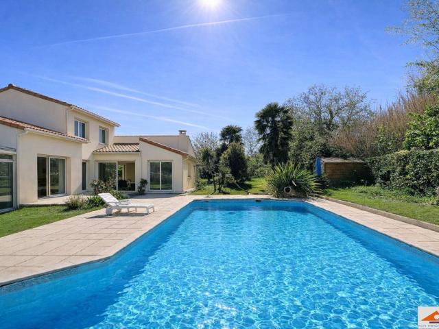 Maison 7 pièces 194 m²