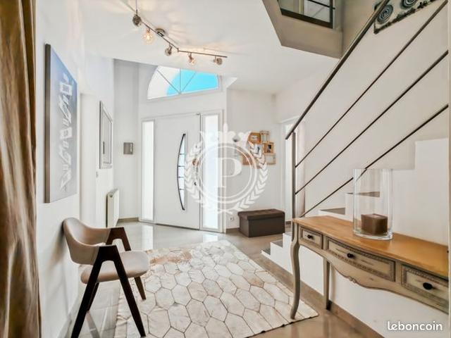 Maison 7 pièces 194 m²