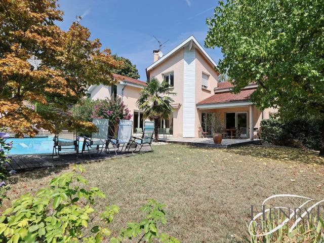 Maison 7 pièces 195 m²