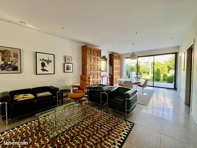 Maison 7 pièces 196 m²