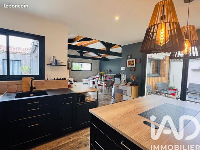 Maison 7 pièces 195 m²