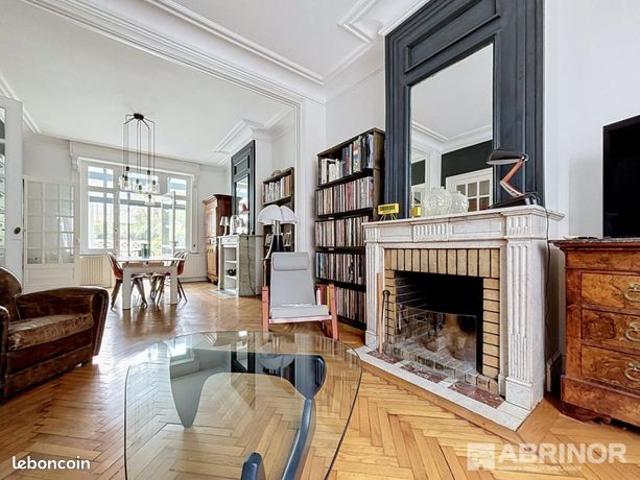 Maison 7 pièces 196 m²