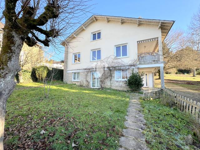 Maison 7 pièces 196 m²