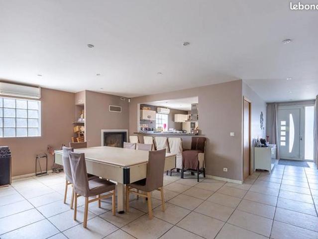 Maison 7 pièces 196 m²