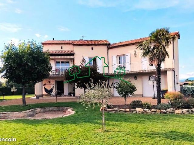 Maison 7 pièces 196 m²