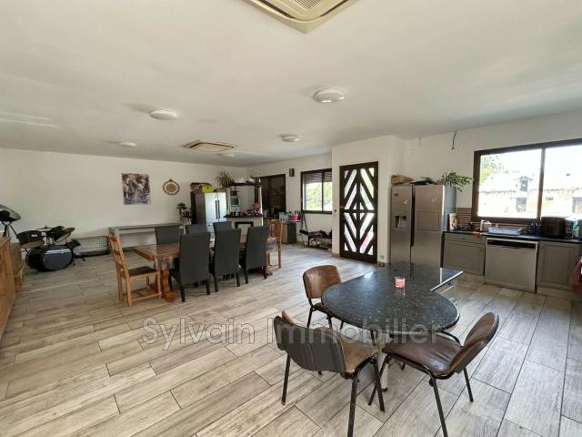 Maison 7 pièces 196 m²