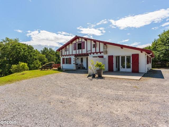 Maison 7 pièces 196 m²