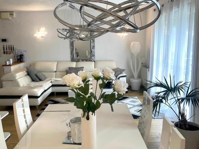 Maison 7 pièces 196 m²