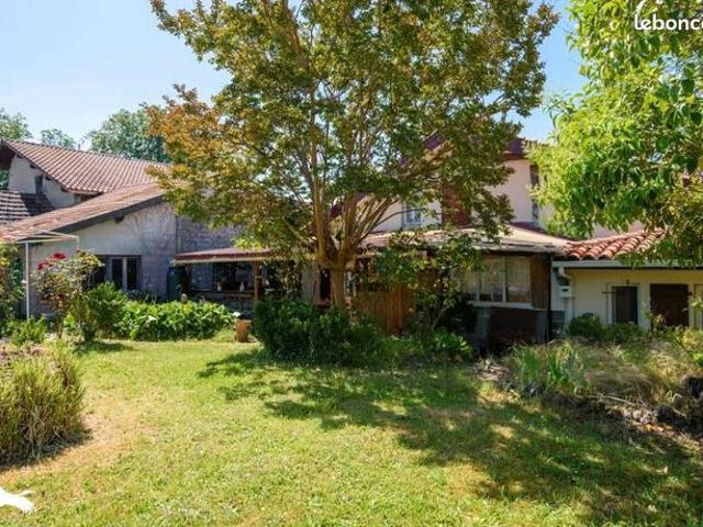 Maison 7 pièces 196 m²