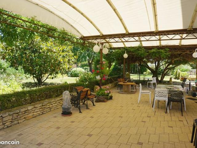 Maison 7 pièces 196 m²