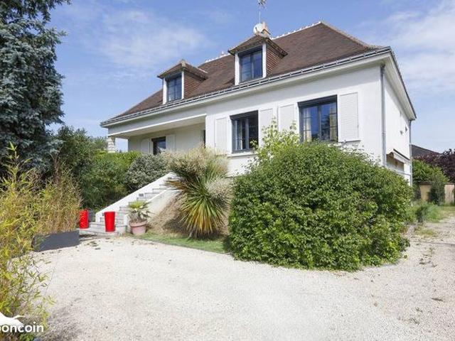Maison 7 pièces 196 m²