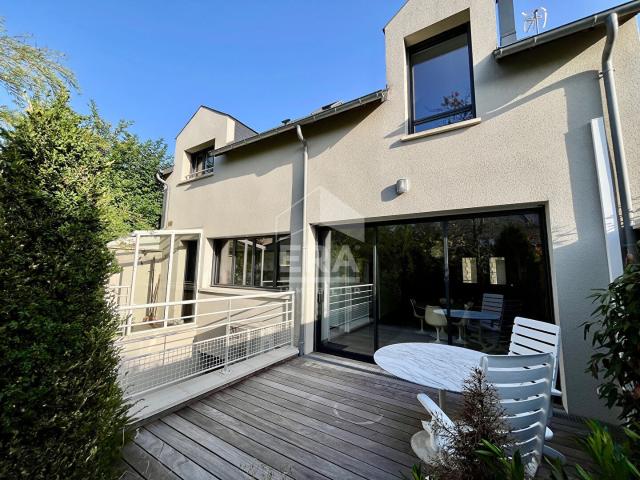 Maison 7 pièces 196 m²
