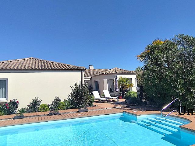 Maison 7 pièces 196 m²
