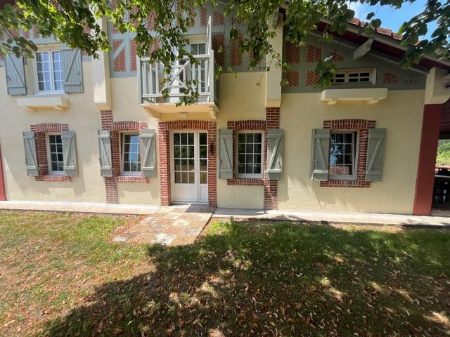 Maison 7 pièces 196 m²