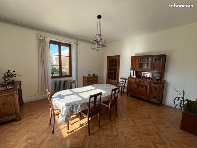 Maison 7 pièces 196 m²
