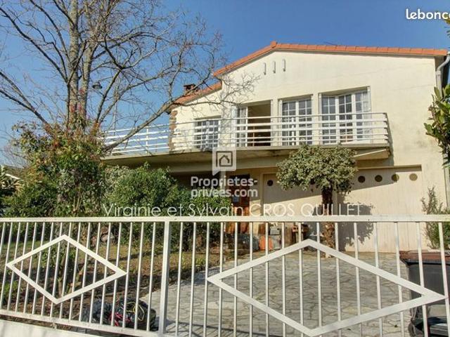 Maison 7 pièces 196 m²