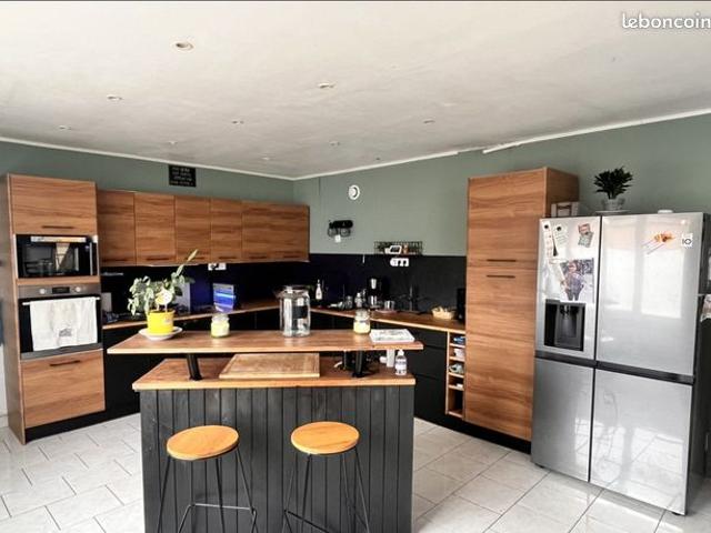 Maison 7 pièces 196 m²