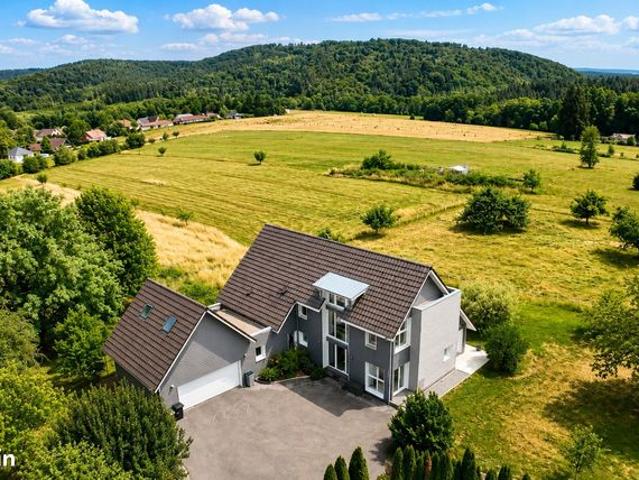 Maison 7 pièces 196 m²