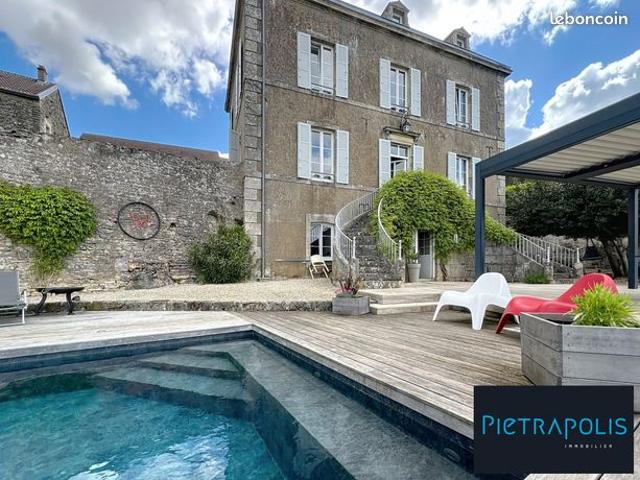 Maison 7 pièces 196 m²