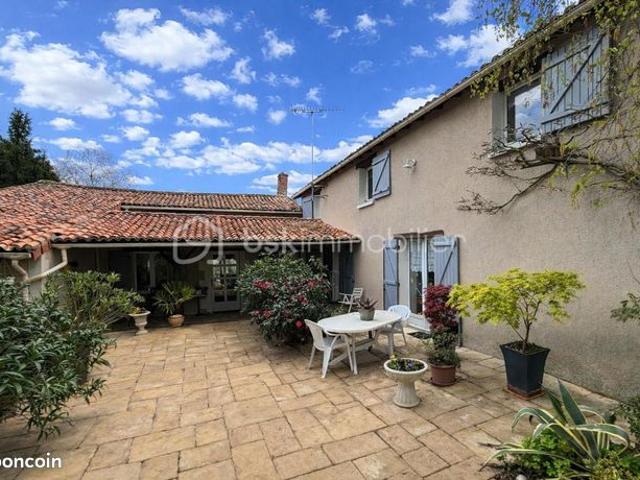Maison 7 pièces 196 m²