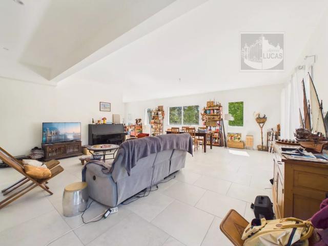 Maison 7 pièces 196 m²