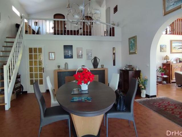 Maison 7 pièces 196 m²