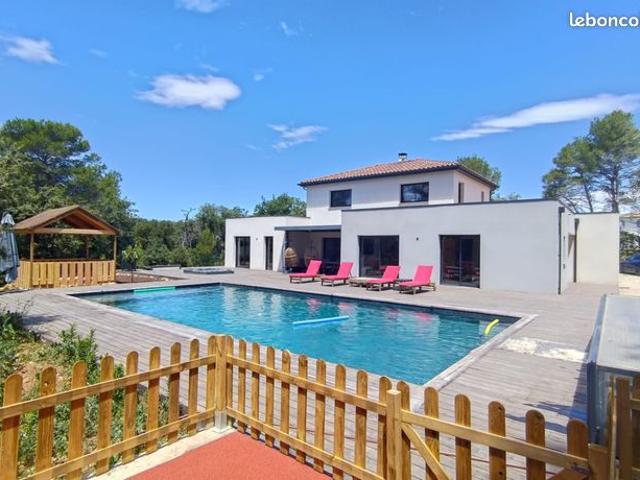 Maison 7 pièces 196 m²