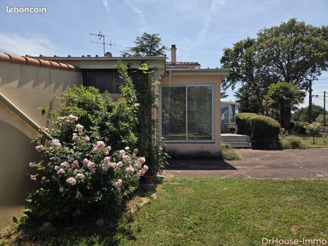Maison 7 pièces 196 m²