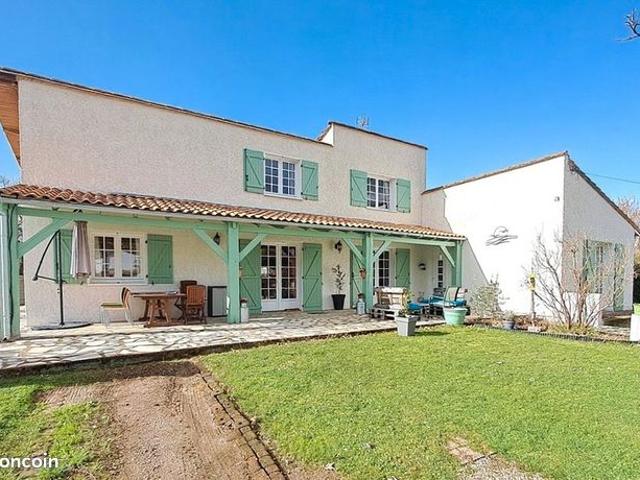Maison 7 pièces 196 m²