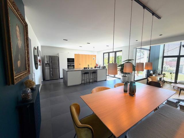 Maison 7 pièces 196 m²
