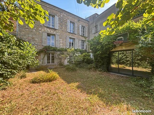Maison 7 pièces 196 m²