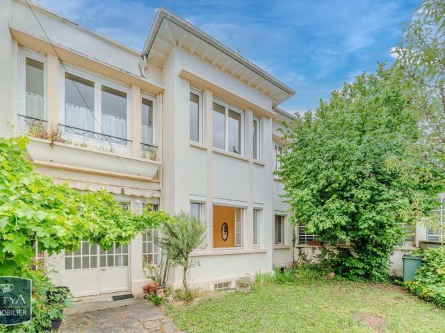 Maison 7 pièces 196 m²