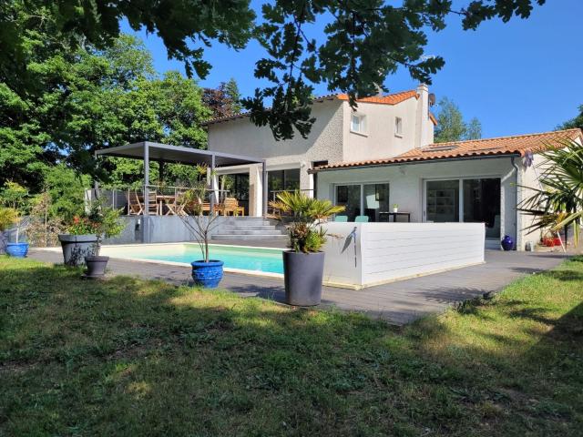Maison 7 pièces 196 m²