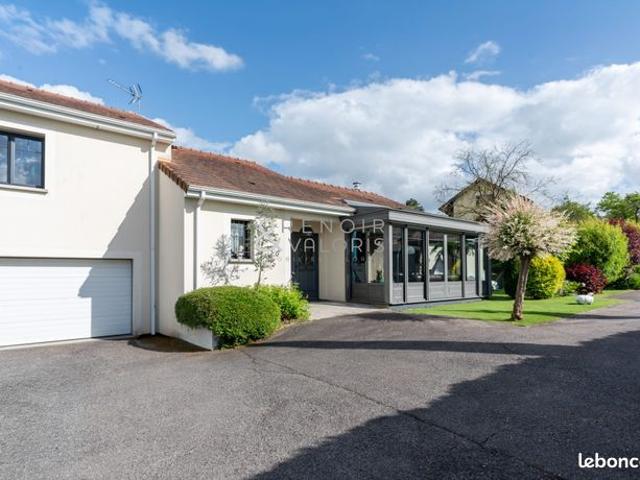 Maison 7 pièces 233 m²