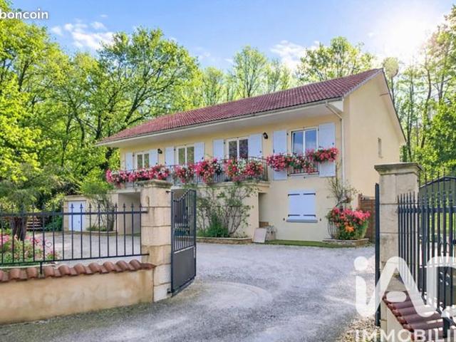 Maison 7 pièces 197 m²
