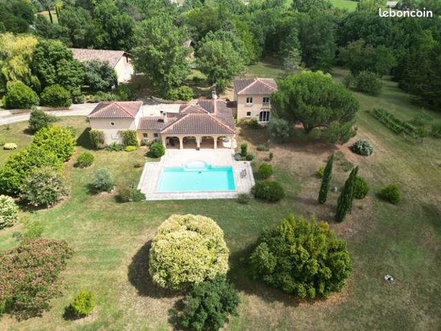 Maison 7 pièces 197 m²