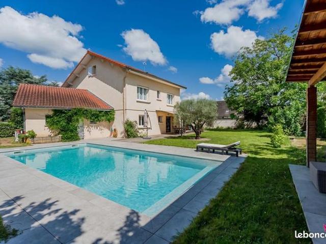 Maison 7 pièces 197 m²