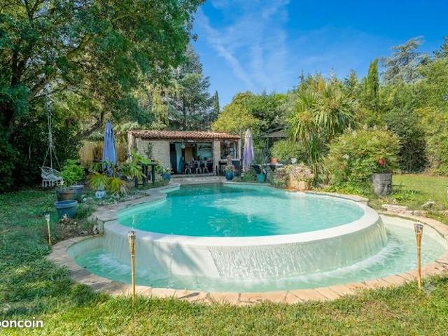 Maison 7 pièces 216 m²