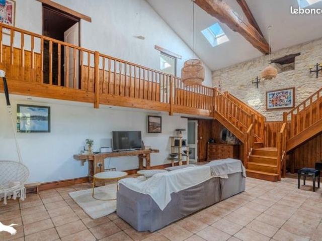 Maison 7 pièces 197 m²