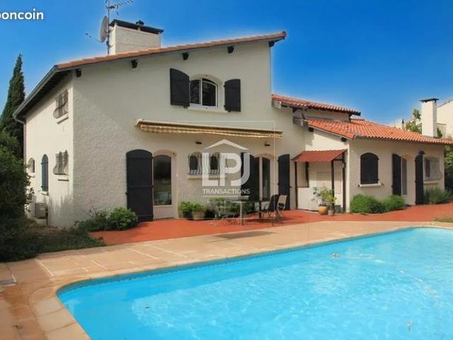 Maison 7 pièces 197 m²