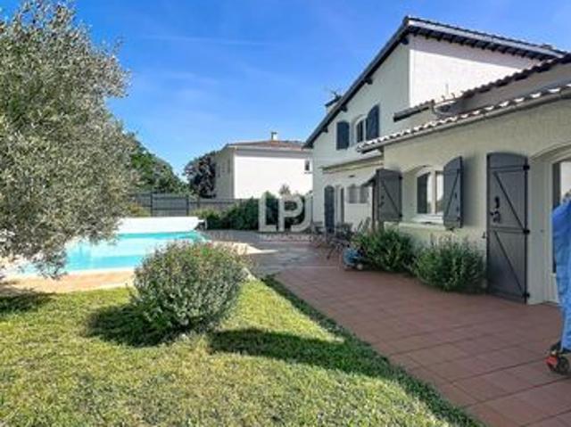 Maison 7 pièces 197 m²